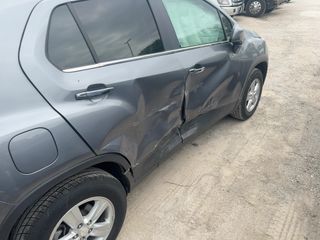 2020 Chevrolet Trax AWD LT - Primary Damage Left Image